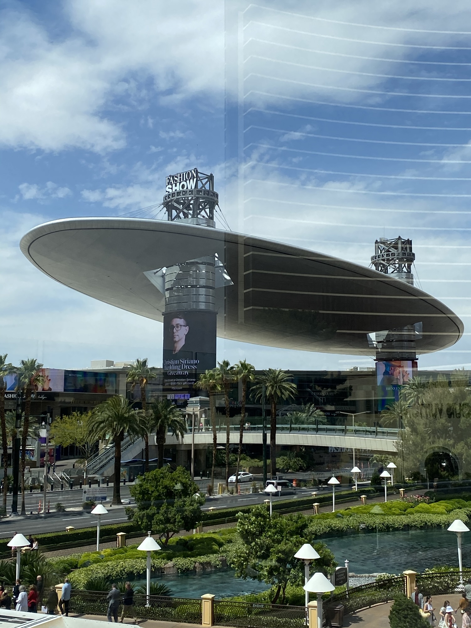 La ESCUELA DE NEGOCIOS, ese círculo de favores que aún no&nbsp;prende.