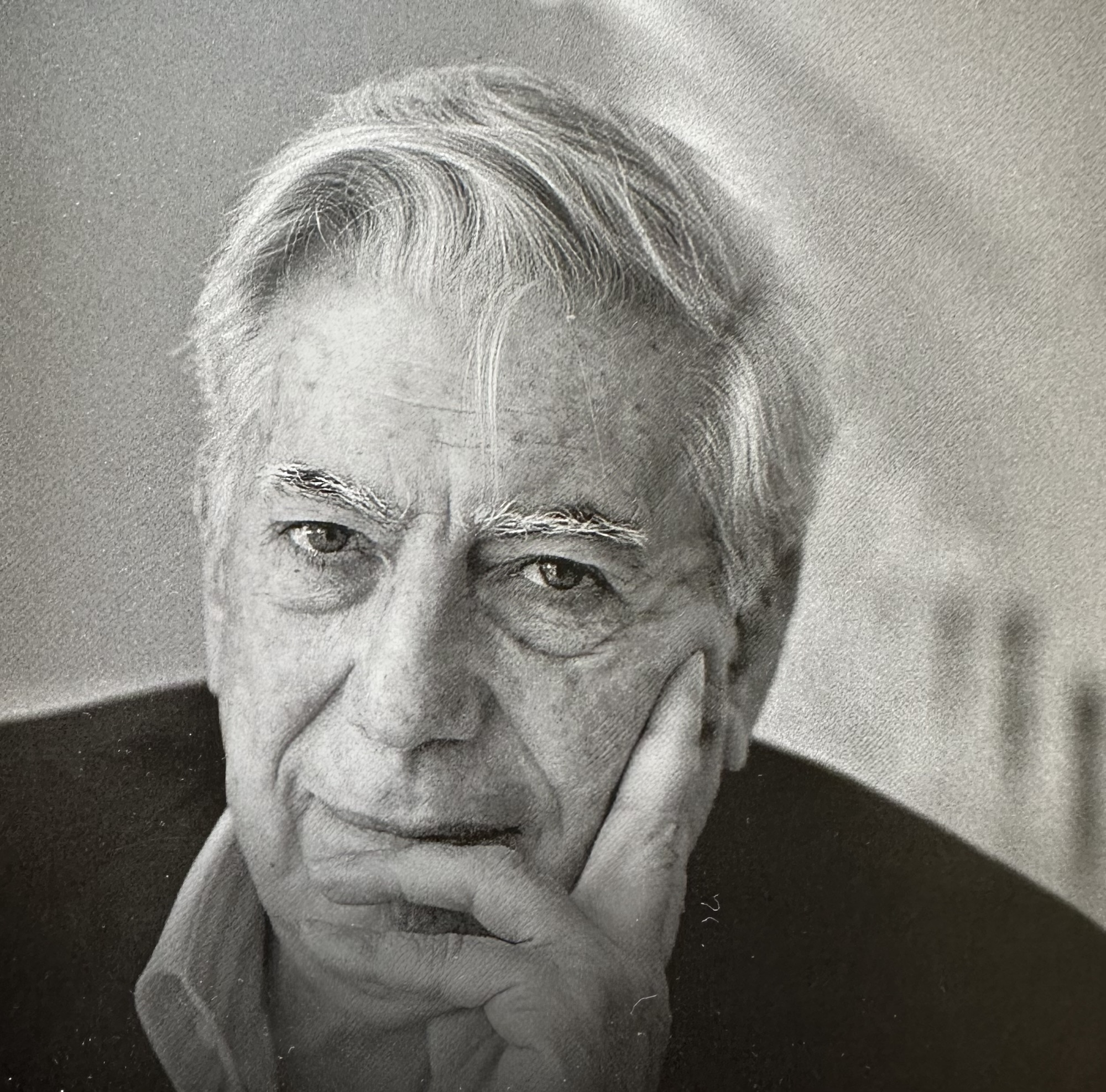 Se fue Vargas Llosa… y nos dejó solos con el&nbsp;TikTok.